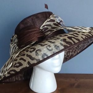 Brown/tan leopard sinamay hat